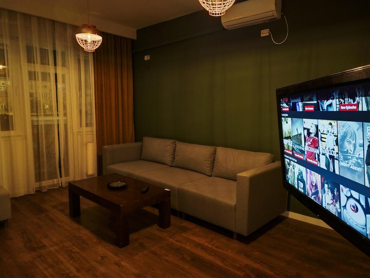 Urban Cozy Retreat Lägenhet Pristina Exteriör bild