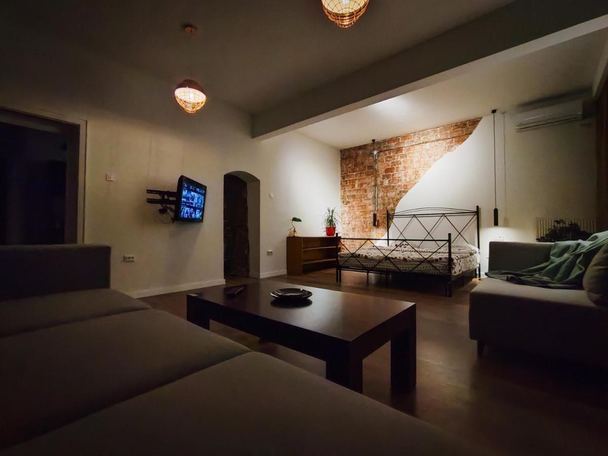 Urban Cozy Retreat Lägenhet Pristina Exteriör bild