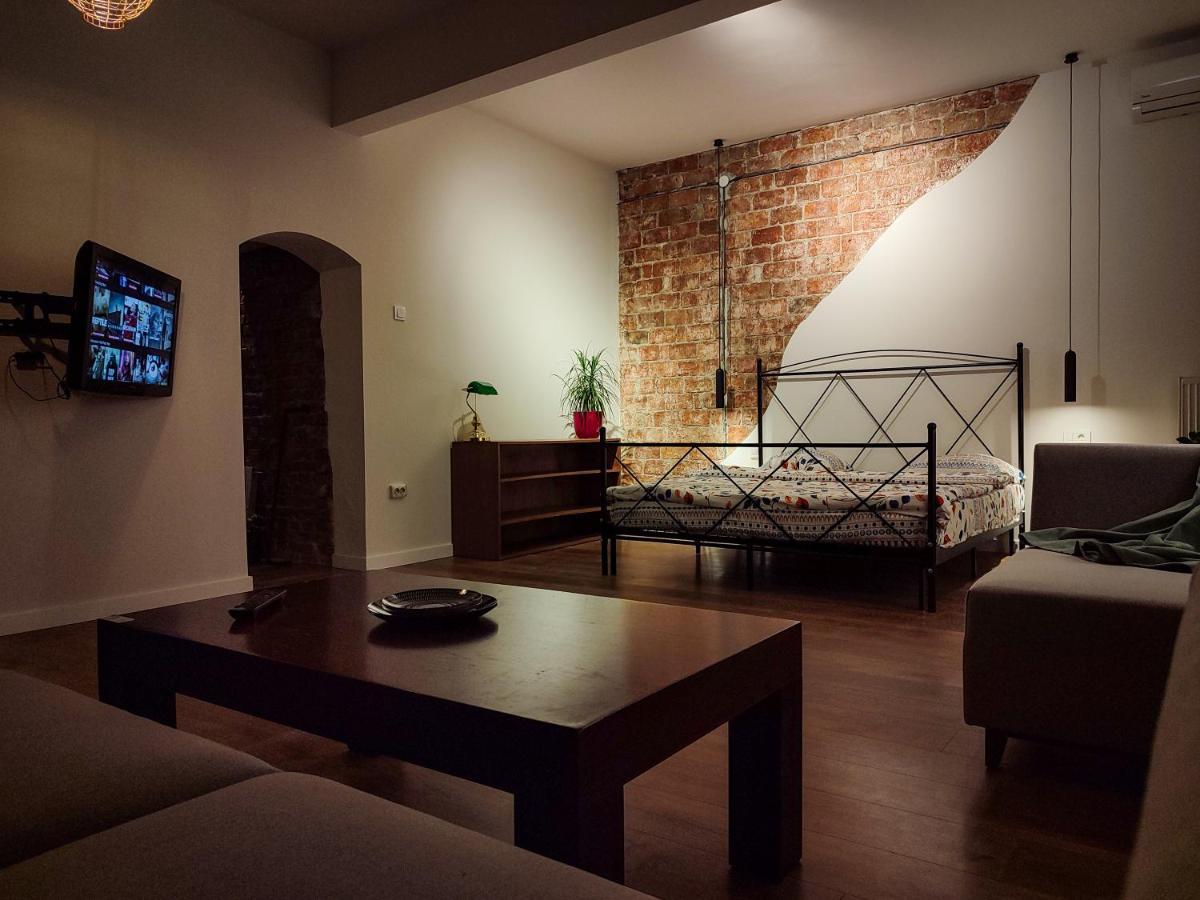 Urban Cozy Retreat Lägenhet Pristina Exteriör bild