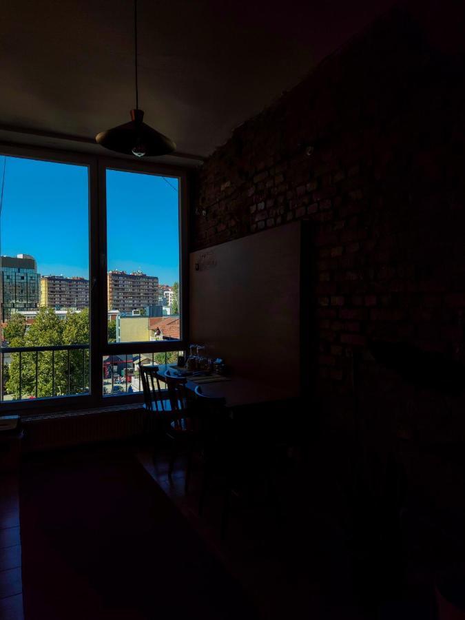 Urban Cozy Retreat Lägenhet Pristina Exteriör bild